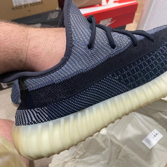 Adidas Yeezy Boost 350 V2 ‘Carbon’ - Picture 6 of 15